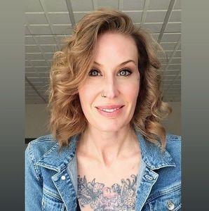 Meet your Posher, Tia